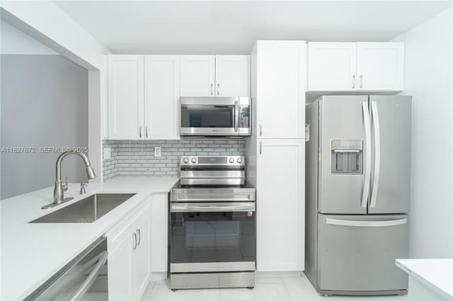 10434 Sunrise Lakes Boulevard, sold in Sunrise Lakes 218 Condo, Sunrise, FL