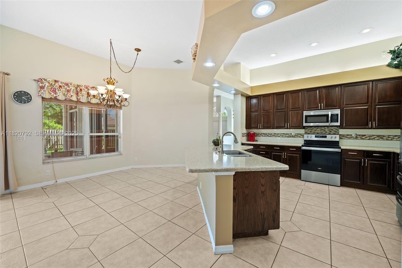 6946 Mariposa Cir Court, Pembroke Pines, FL 33331 photo 14