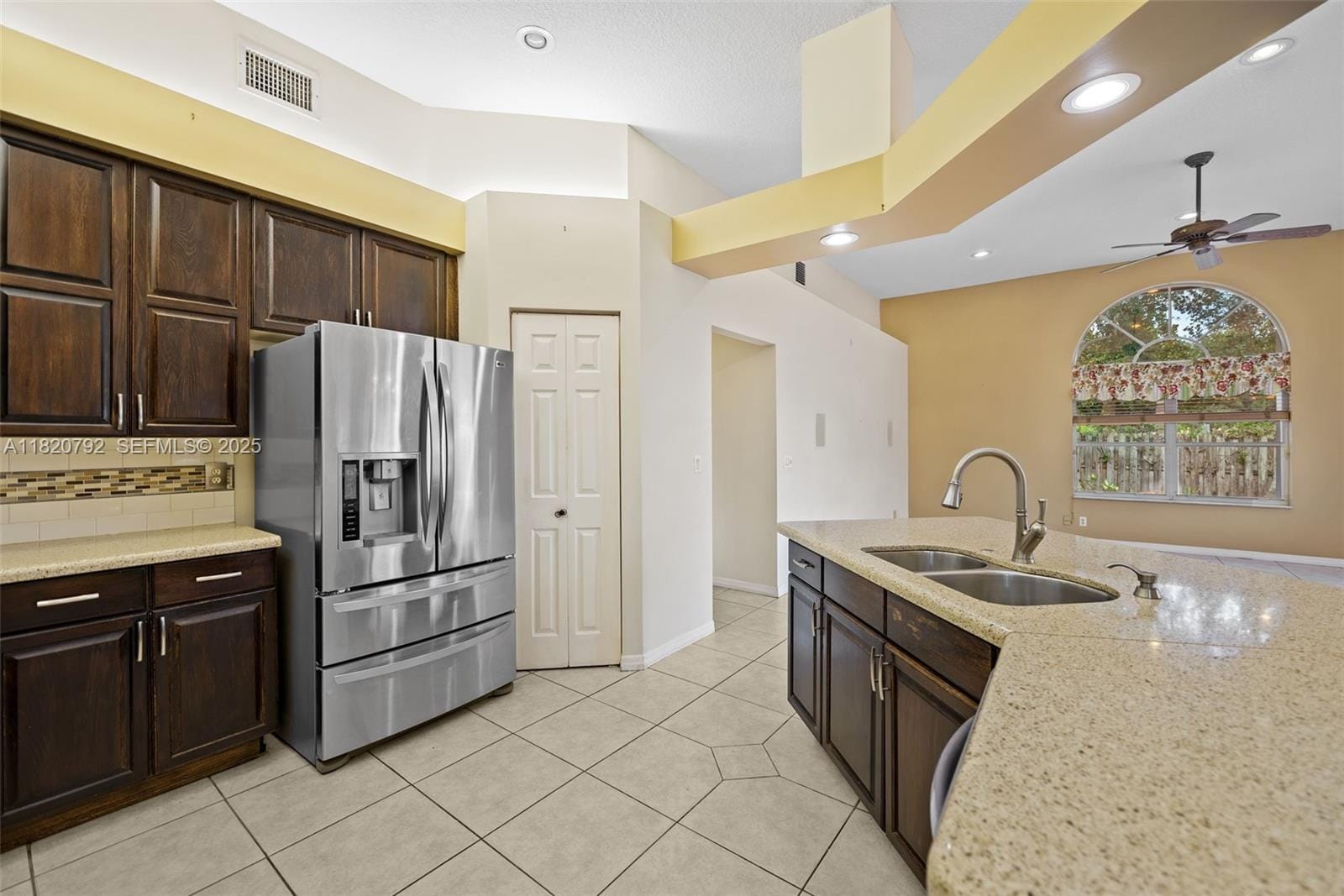 6946 Mariposa Cir Court, Pembroke Pines, FL 33331 photo 15