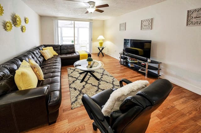 7300 NW 17th Street 415, Plantation, FL 33313