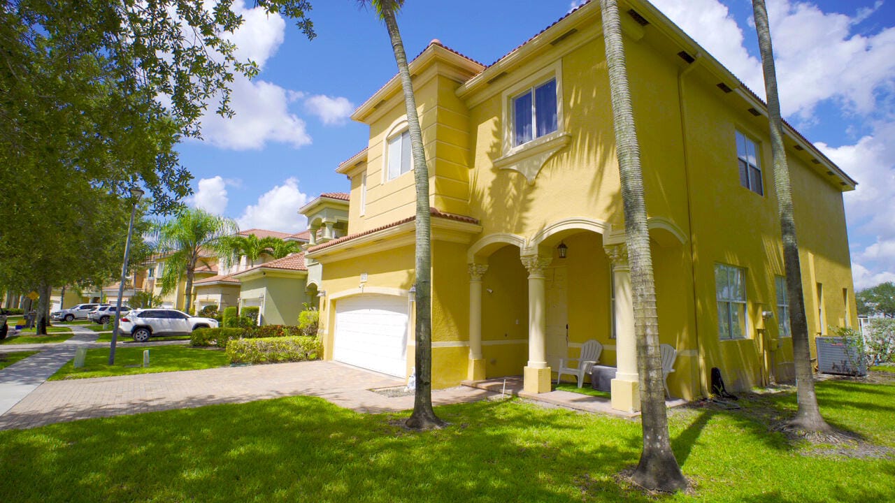 673 Gazetta Way, West Palm Beach, FL 33413 photo 2