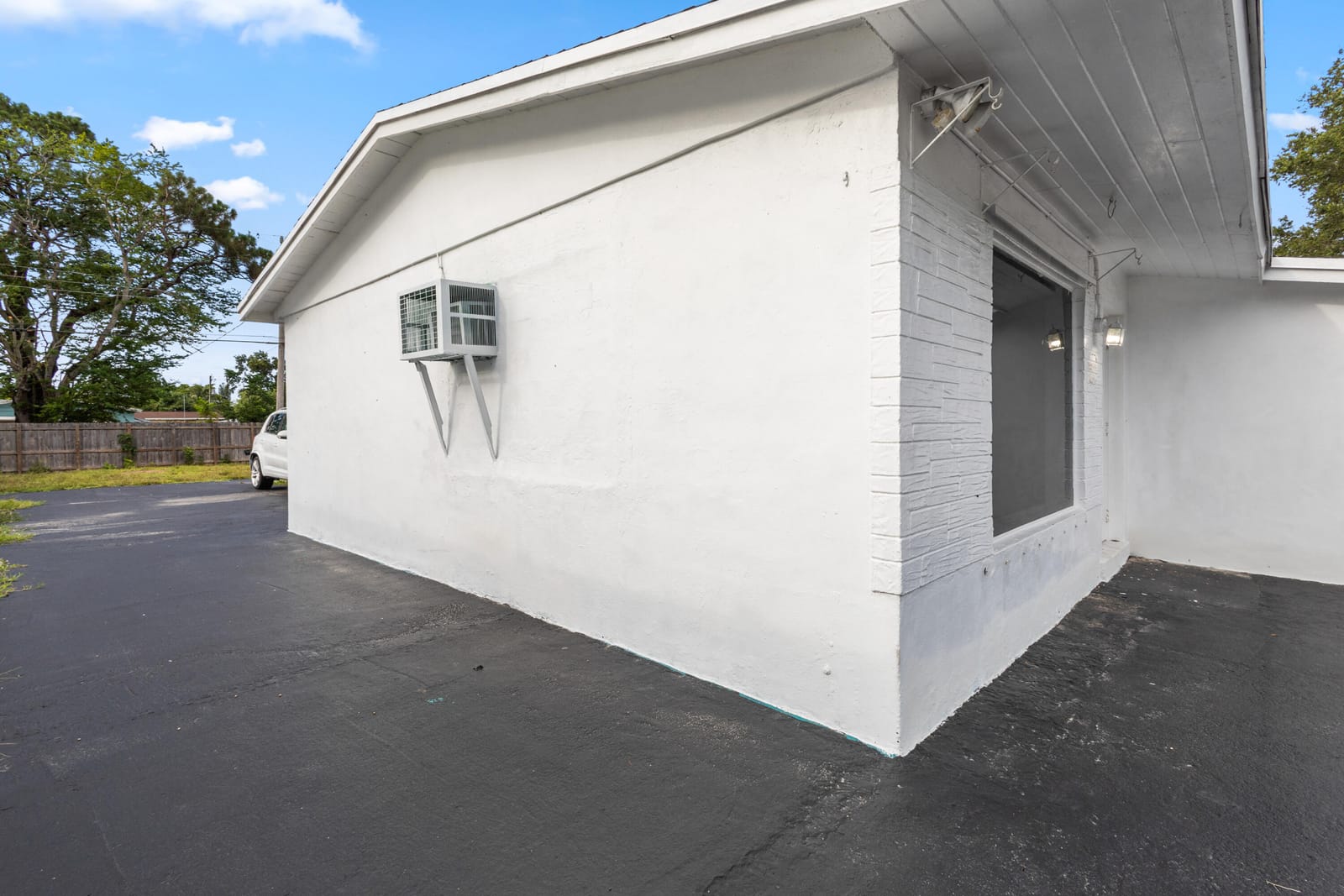 6331 SW 41st Place — photo 3
