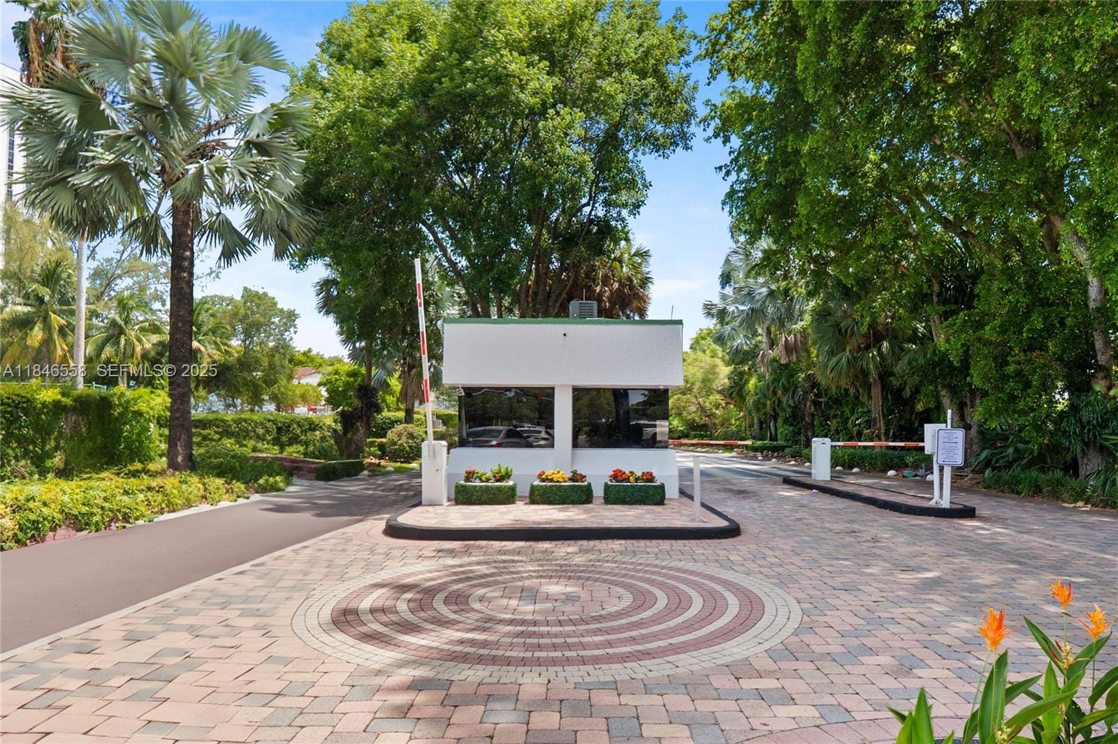 20466 NE 34th Court 1, Aventura, FL 33180 photo 2