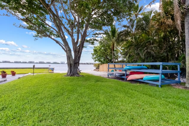 1516 S Lakeside Drive 306, Lake Worth Beach, FL 33460