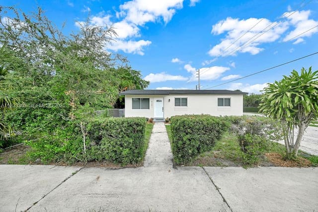 5201 Wiley Street, sold in West Carver Ranches Add N, Hollywood, FL