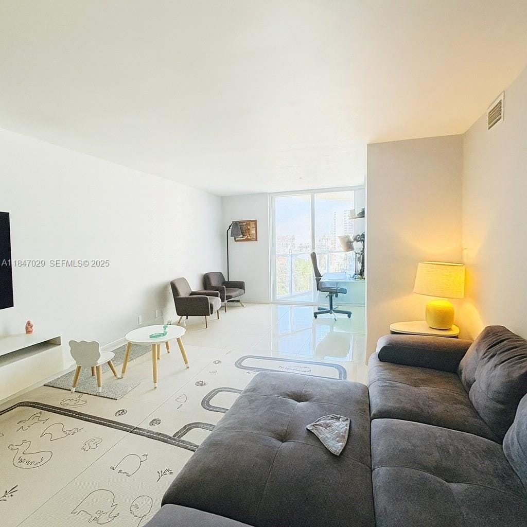 2401 Collins Avenue 1209, Miami Beach, FL 33140 photo 4
