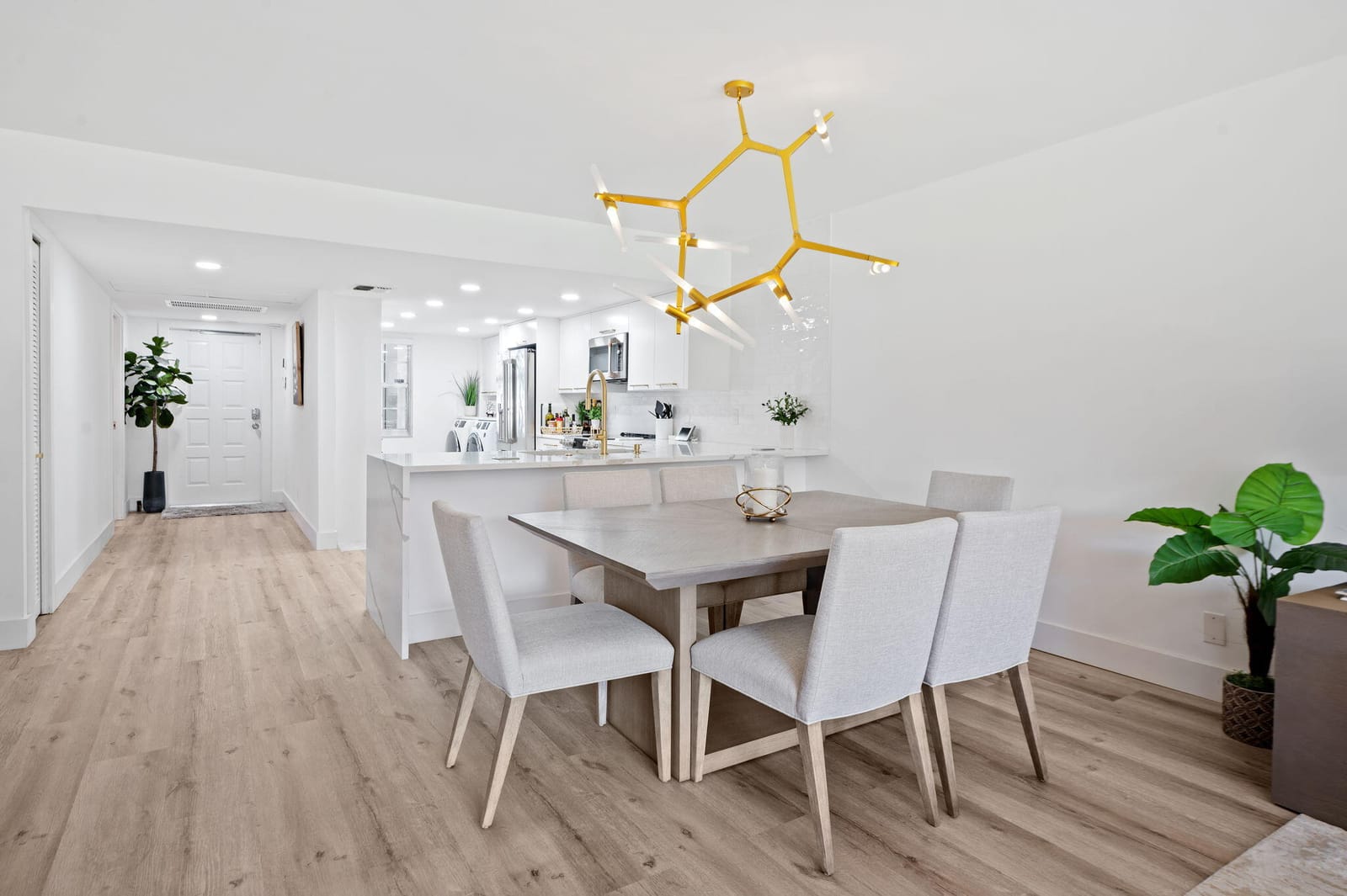 800 E Cypress Lane 201 — photo 2