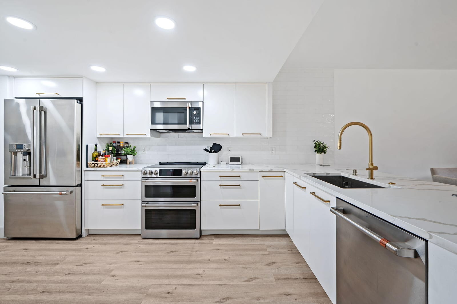 800 E Cypress Lane 201 — photo 3