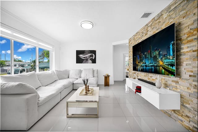 40 W 63rd Street, sold in Palm Estates, Hialeah, FL
