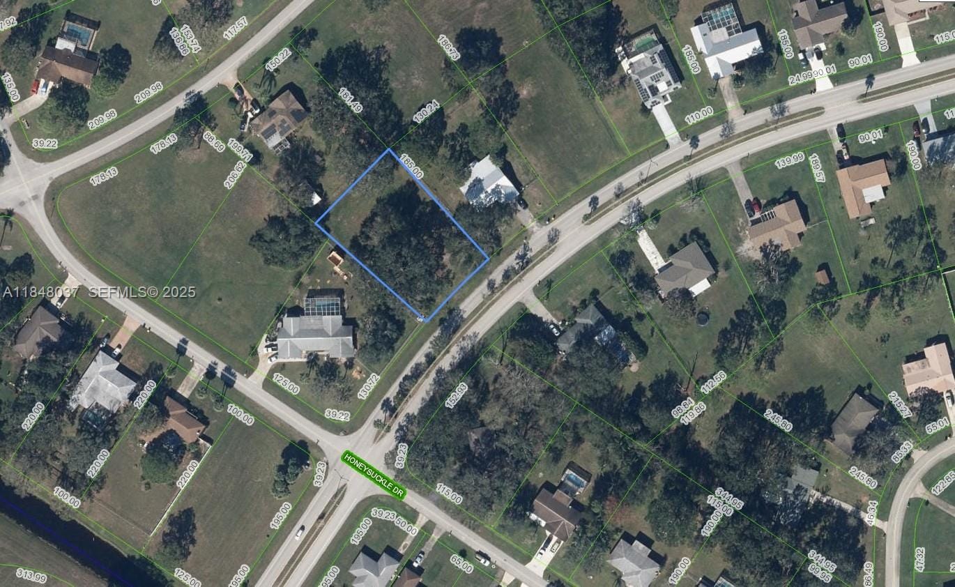 222 Spring Lake Boulevard, Sebring, FL 33876 photo 2
