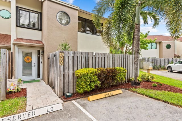 360 City View Drive, Fort Lauderdale, FL 33311