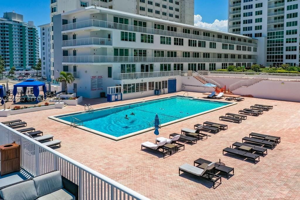 5401 Collins Avenue 209 — photo 5