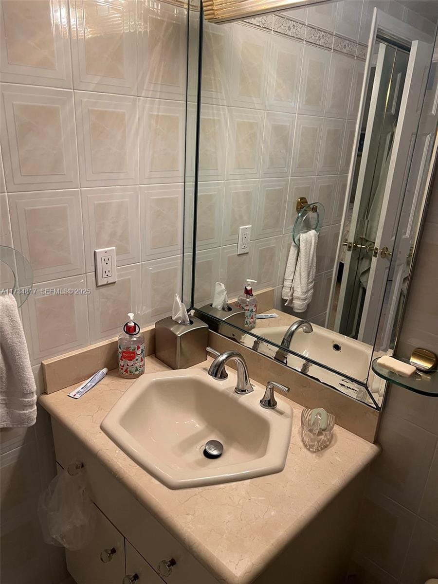 9801 Collins Avenue 17J — photo 9