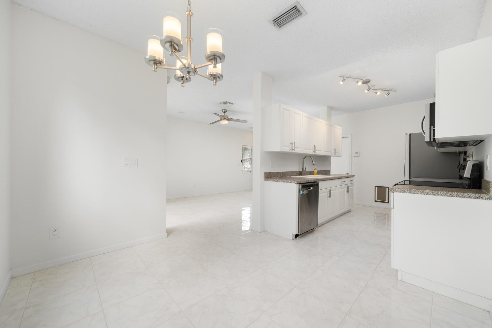 4718 NW 59th Manor — photo 7