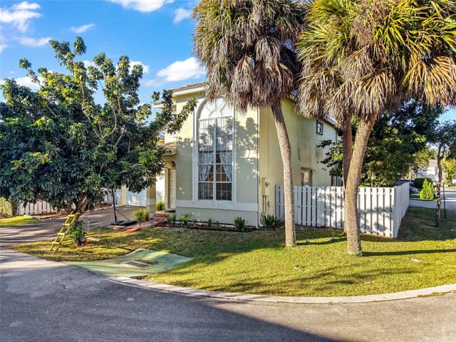 5497 NW 44th Way, sold in Winston Park Sec Two A, Coconut Creek, FL
