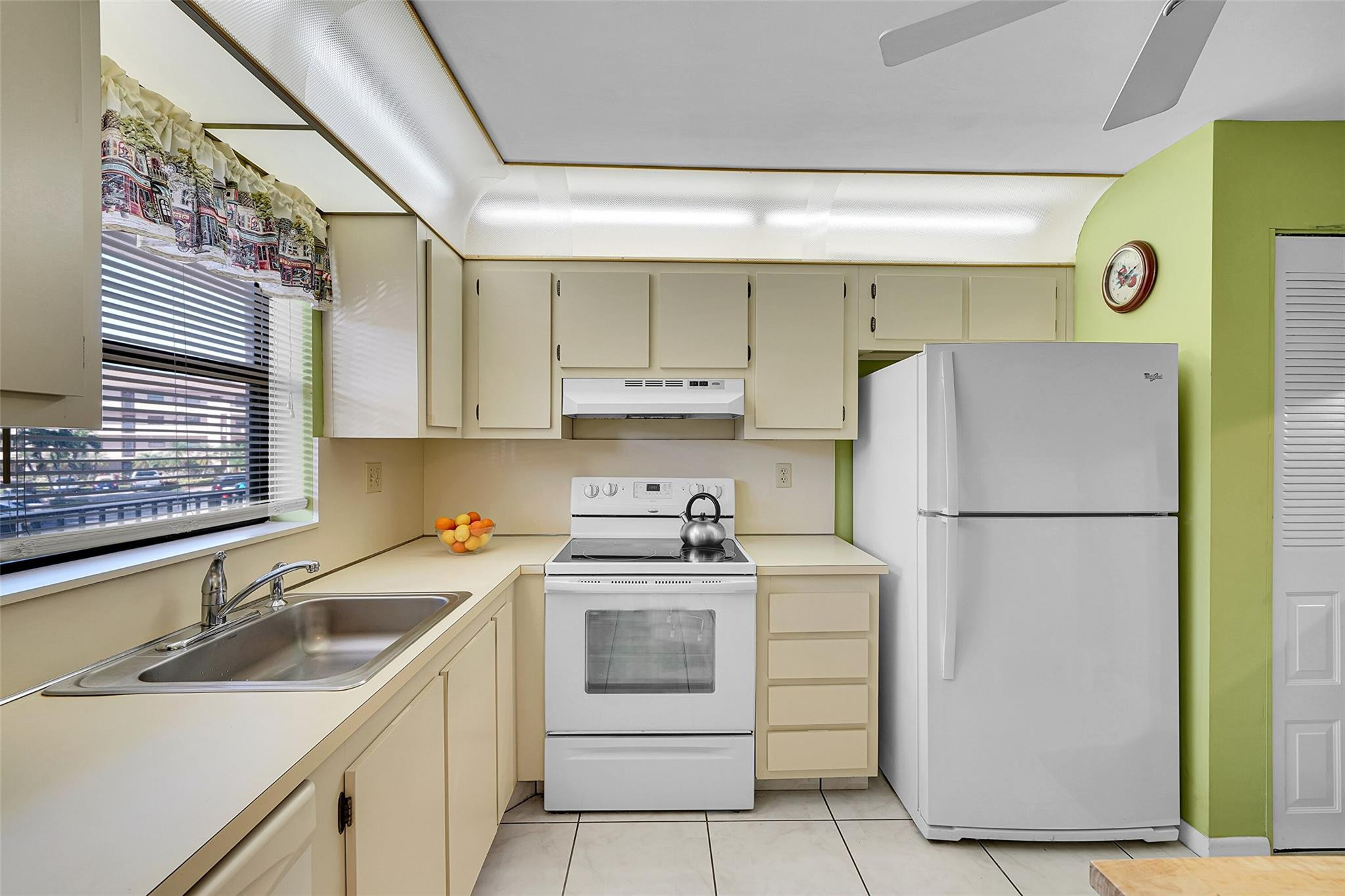 10123 Sunrise Lakes Boulevard 206, Sunrise, FL 33322, Sunrise