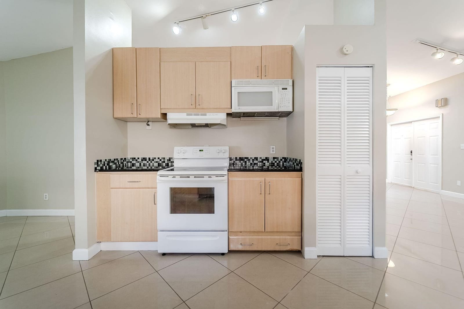 219 SE 8th Street, Dania Beach, FL 33004 photo 12