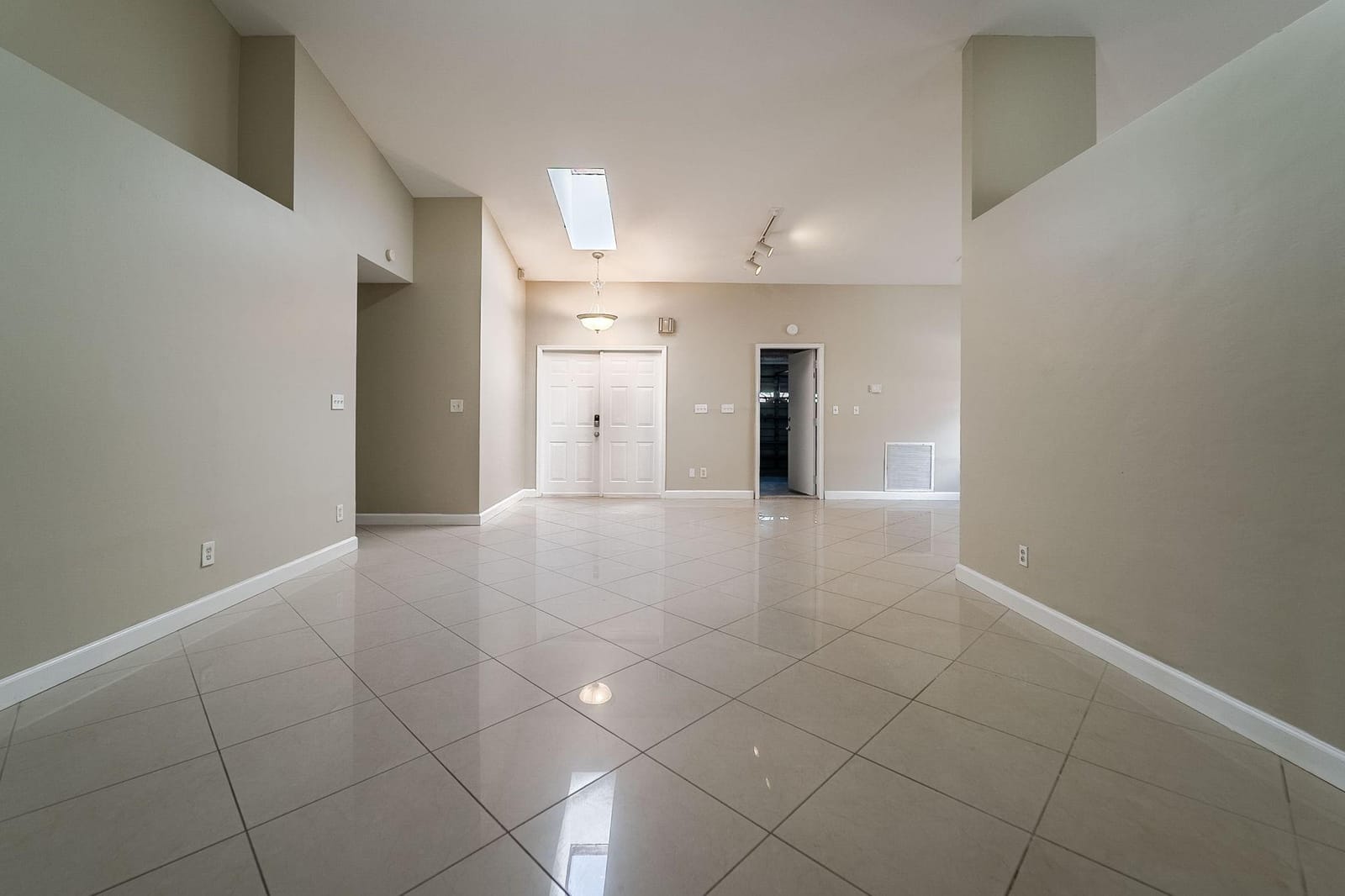 219 SE 8th Street, Dania Beach, FL 33004 photo 7