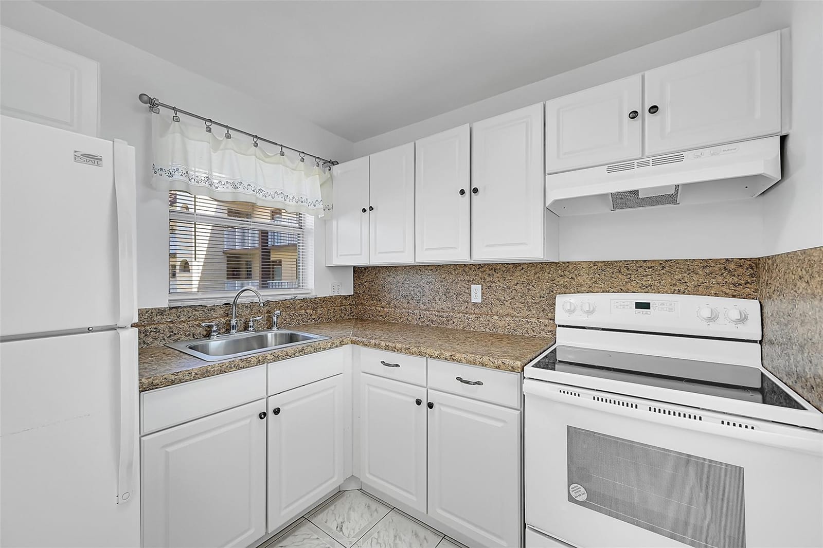 8880 Sunrise Lakes Boulevard 208, Sunrise, FL 33322