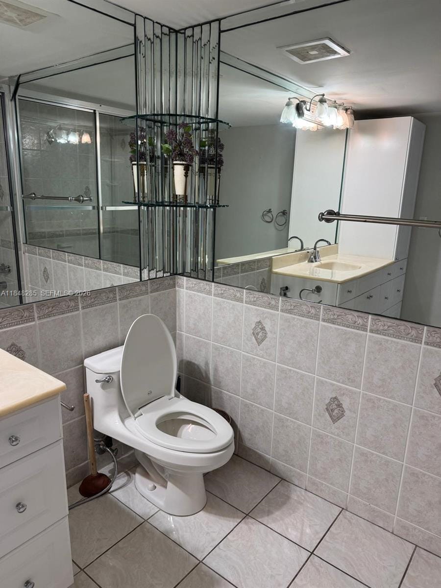 100 Golden Isles Drive 706 — photo 8