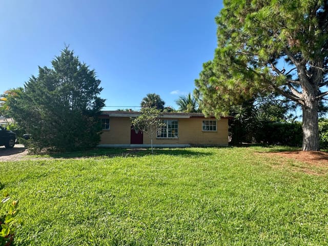 12142 Colony Avenue, Palm Beach Gardens, FL 33410