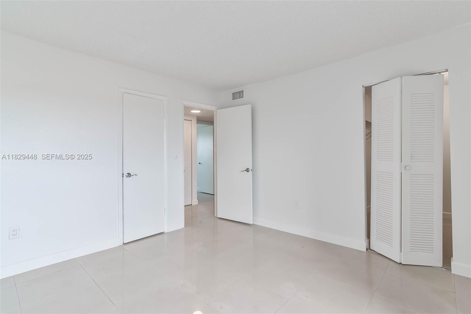 9375 Fontainebleau Boulevard L420, Miami, FL 33172 photo 13