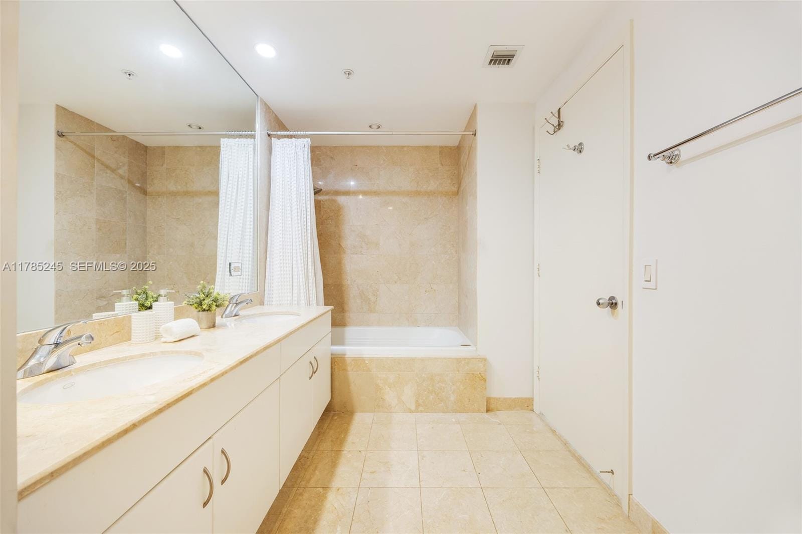 801 Brickell Key Boulevard 3010, Miami, FL 33131 photo 7