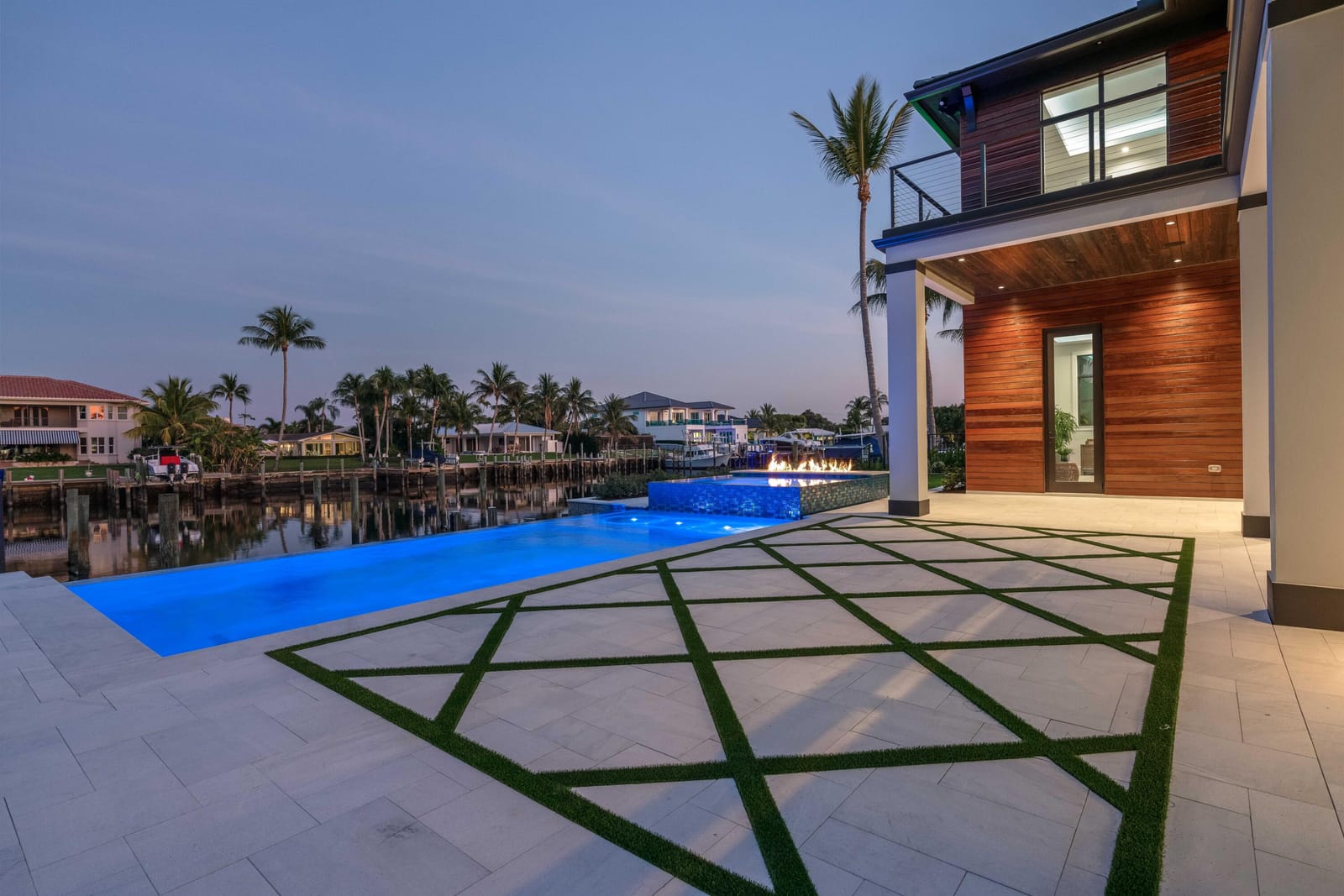 736 Lagoon Drive — photo 4