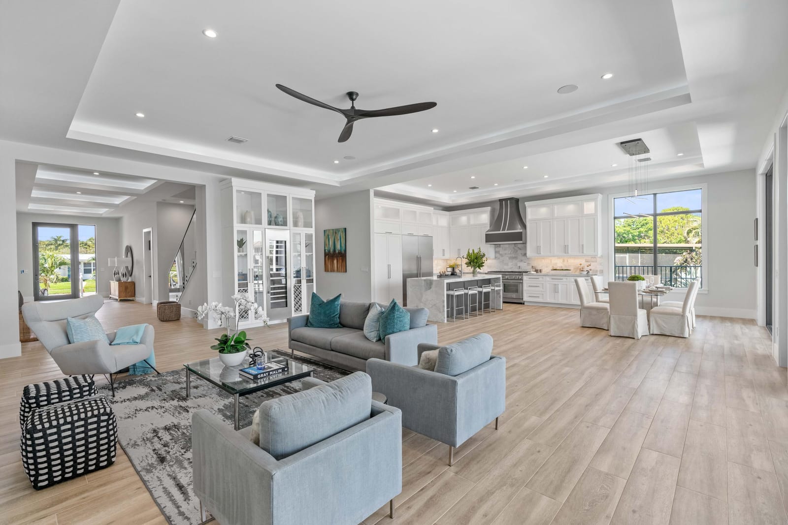 736 Lagoon Drive — photo 8