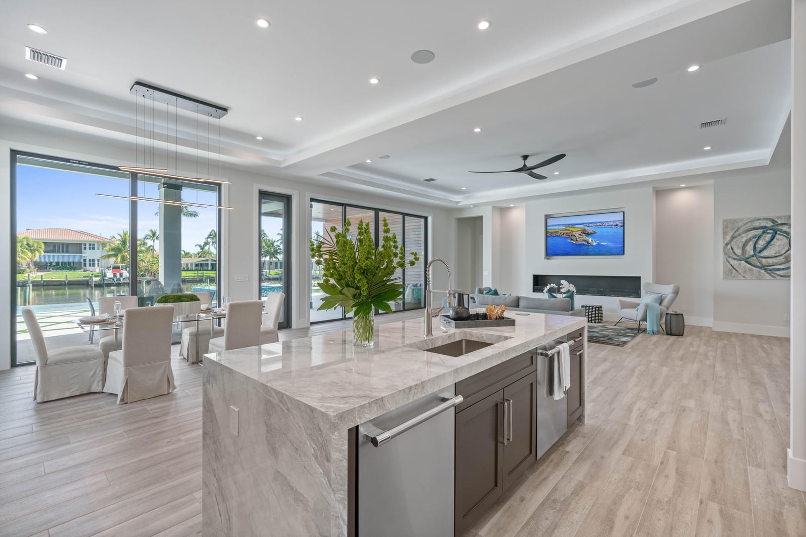 736 Lagoon Drive — photo 10