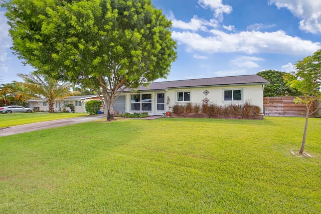 372 E Shadyside Circle, sold in Shadyside, West Palm Beach, FL
