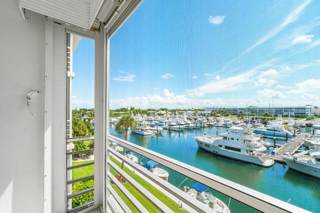 29 Yacht Club Drive 404, sold in Ports O Call Condo S A, B, C And D, North Palm Beach, FL