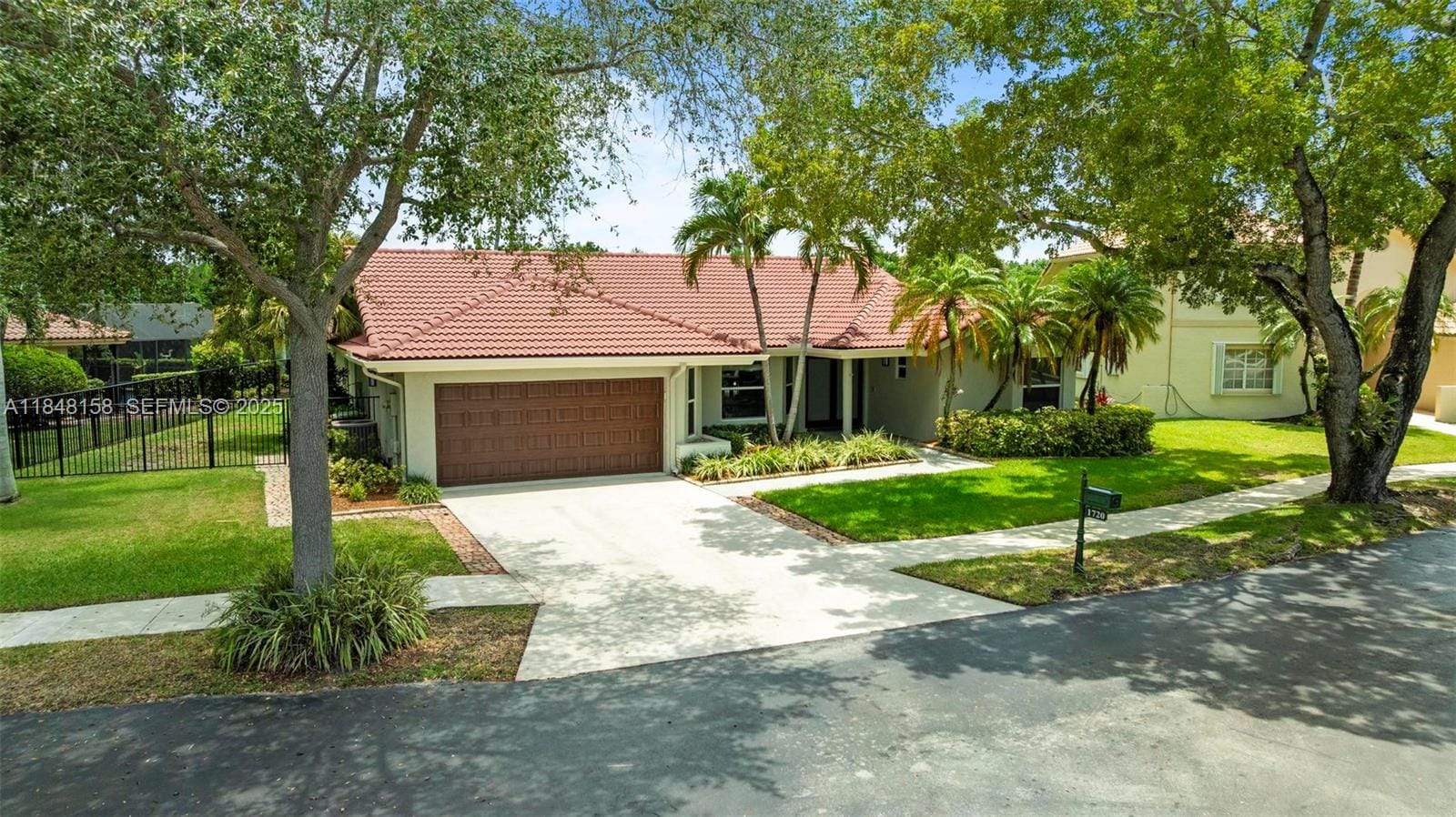 1720 Lakeshore Drive — photo 4