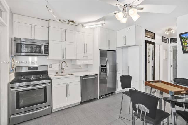 441 Collins Avenue 4, sold in Southern Star Condo, Miami Beach, FL
