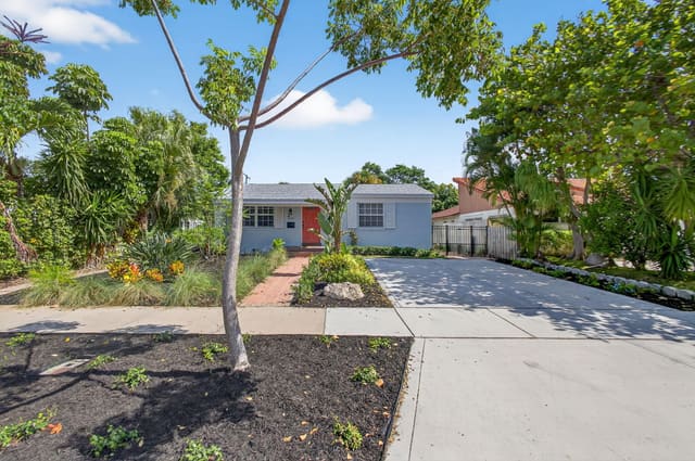 225 Cortez Road, sold in Toledo, West Palm Beach, FL
