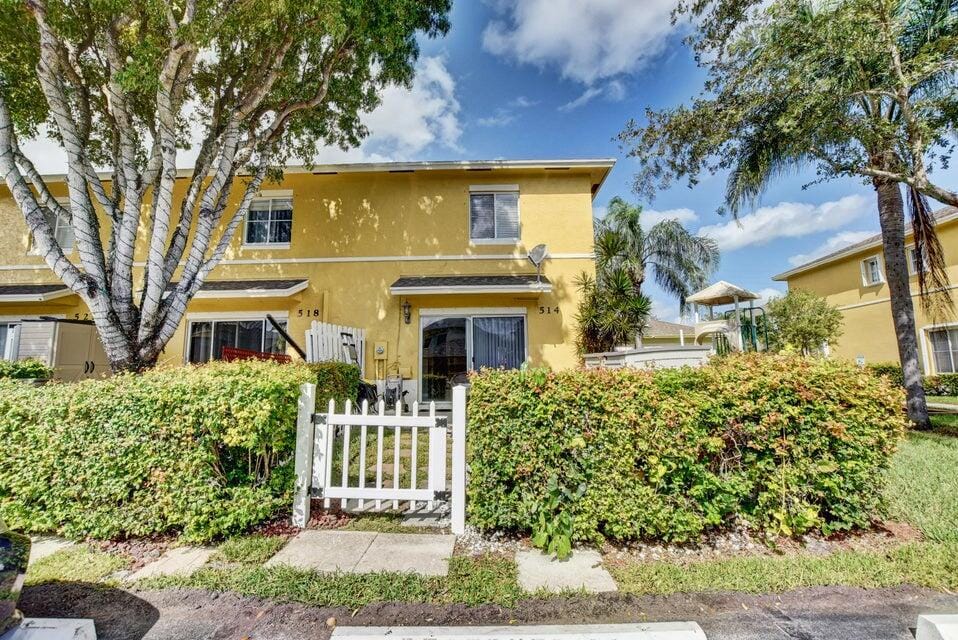 514 W Bloxham Street — photo 3