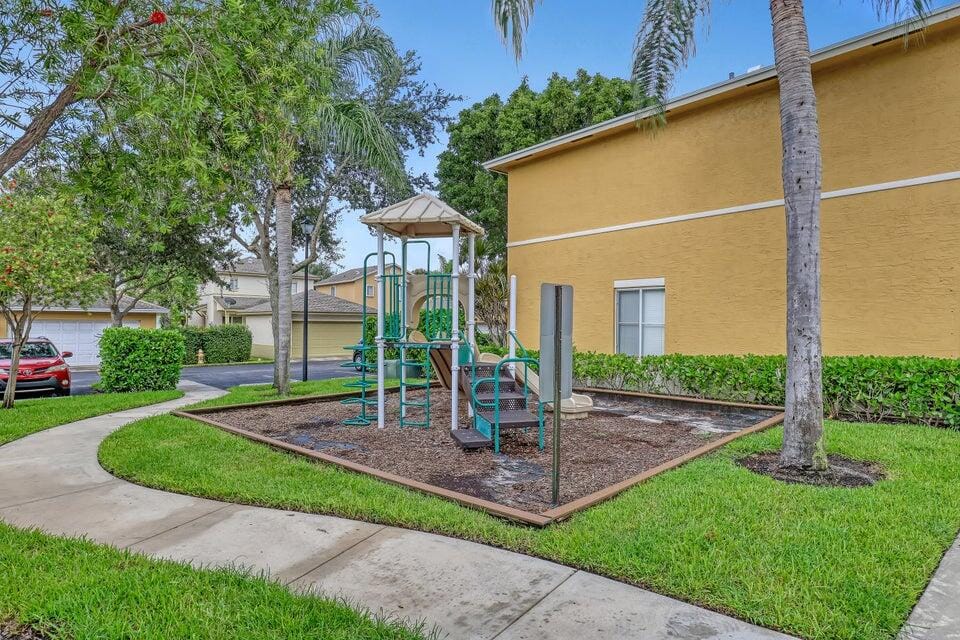 514 W Bloxham Street — photo 4