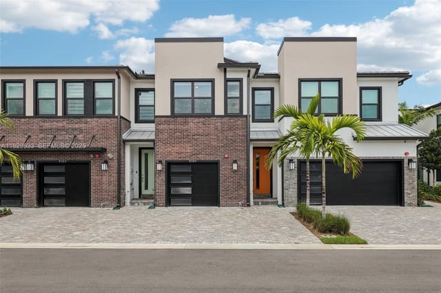 8367 NW 7th Place 0, sold in American Express, Plantation, FL