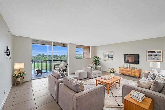 3001 W Rolling Hills Circle 505, sold in Rolling Hills Golf And Te, Davie, FL