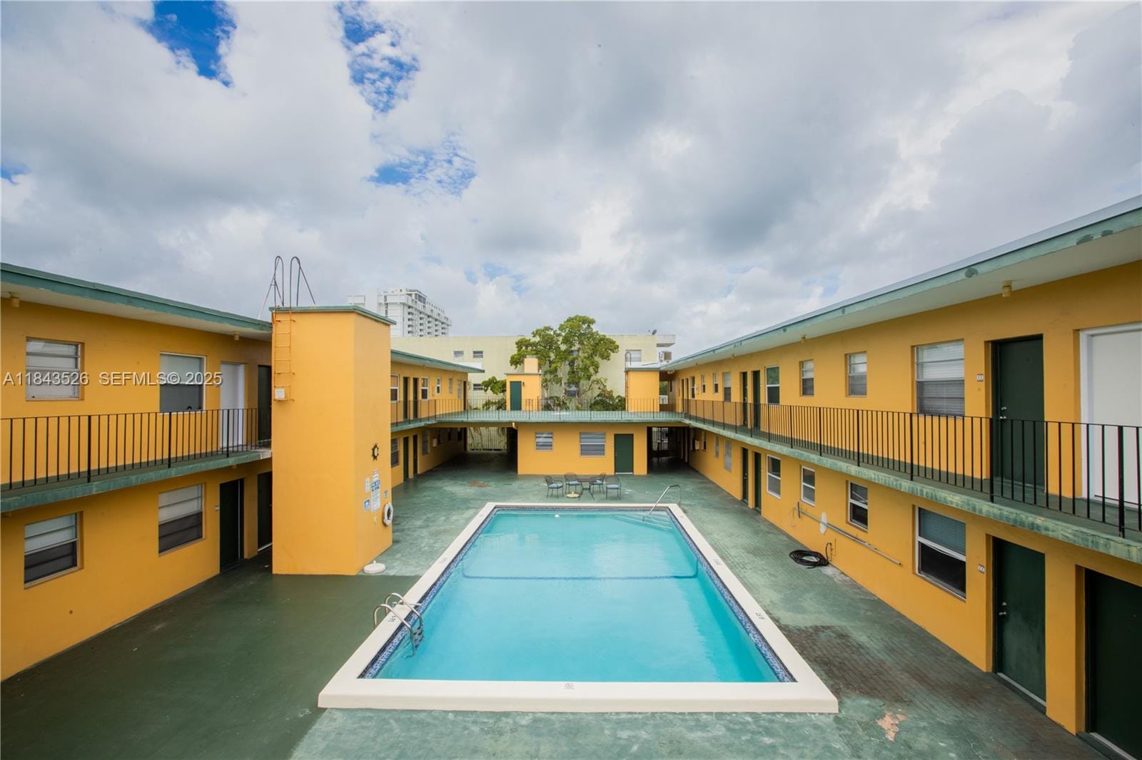 1975 NE 135th Street 3B, North Miami, FL 33181 photo 1