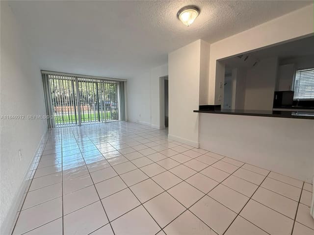 816 NW 87th Avenue 107, Pinebark, Miami, FL