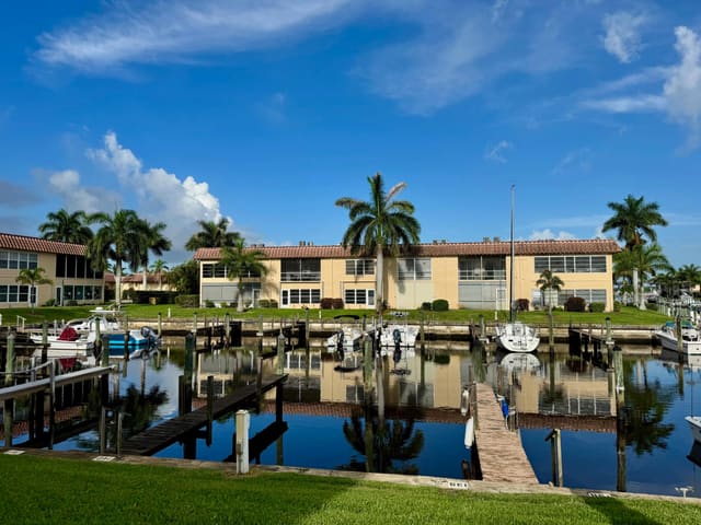 2600 S Kanner Highway Q12, sold in De La Bahia Condo, Stuart, FL
