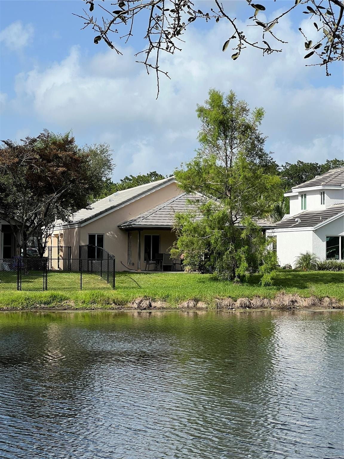 8920 Woodside Court, Davie, FL 33328
