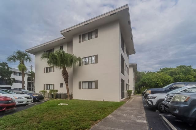 2445 SW 18th Terrace 504, sold in Marina Oaks Condo, Fort Lauderdale, FL