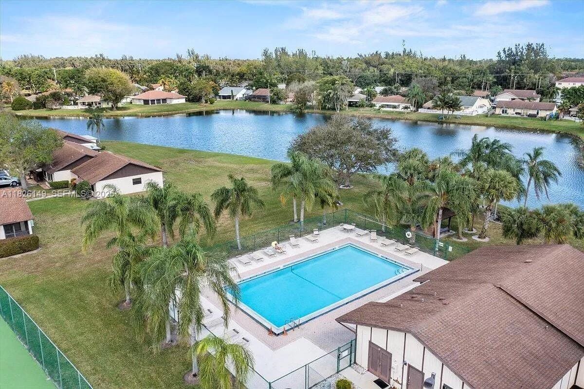 77 De Casas Norte Viaduct, Boynton Beach, FL 33426