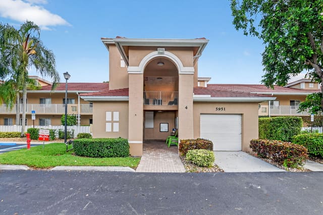 5951 Regal Glen Drive 201, Boynton Beach, FL 33437