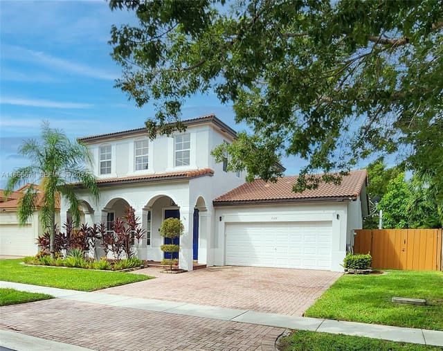 2126 NE 40th Road, Homestead, FL 33033