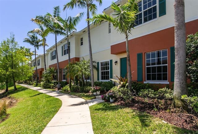 255 SW 7th Street, Pompano Beach, FL 33060