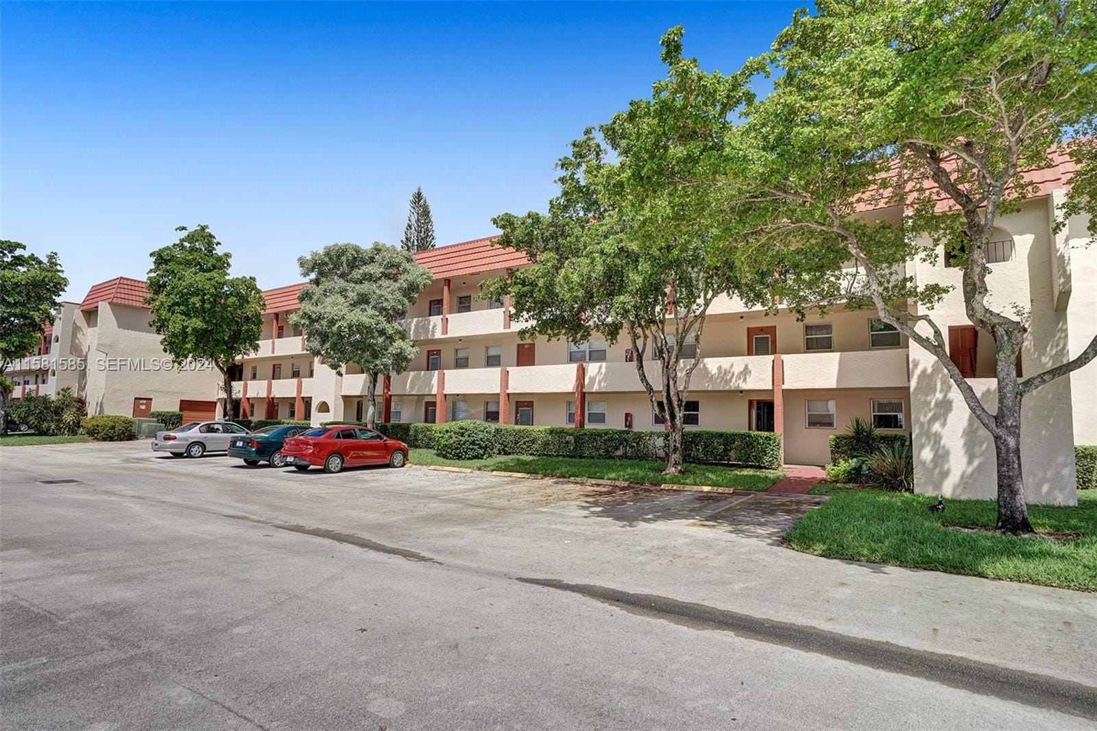8021 N Sunrise Lakes Drive 107, Sunrise, FL 33322