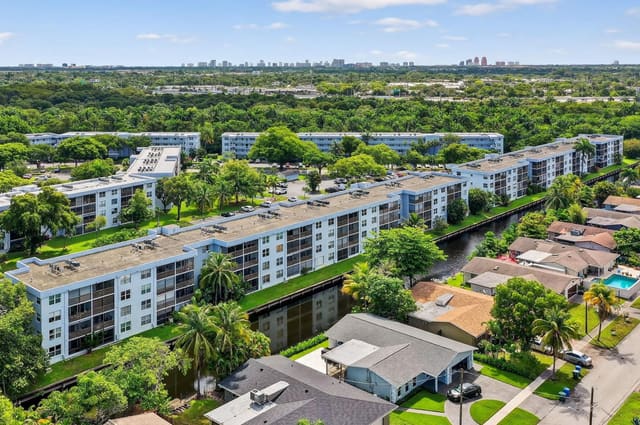 110 Royal Park Drive 2C, Oakland Park, FL 33309